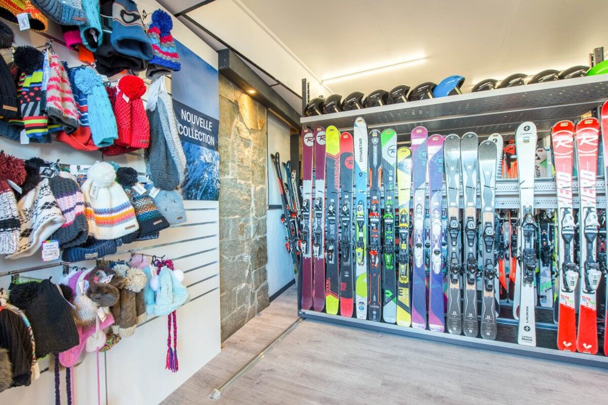 Skimium - Snow Pro Pre-Charmettoger Ski Hire, Les Arcs 1800 shop interior