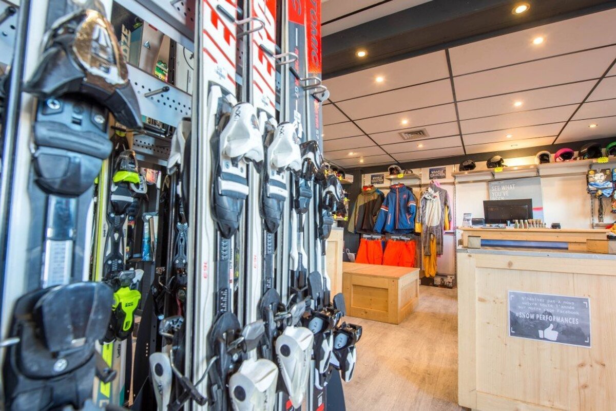 Skimium - Snow Pro Pre-Charmettoger Ski Hire, Les Arcs 1800 shop interior