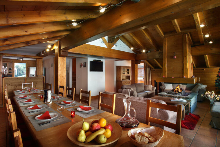 Yellow Chalet, Les Menuires dining room