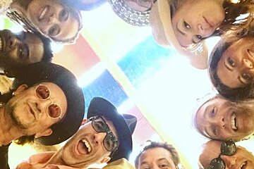 Celebrity squad vacation in Provence