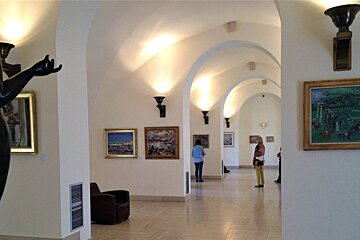 Enjoying art at Musee de l'Annonciade, Saint-Tropez