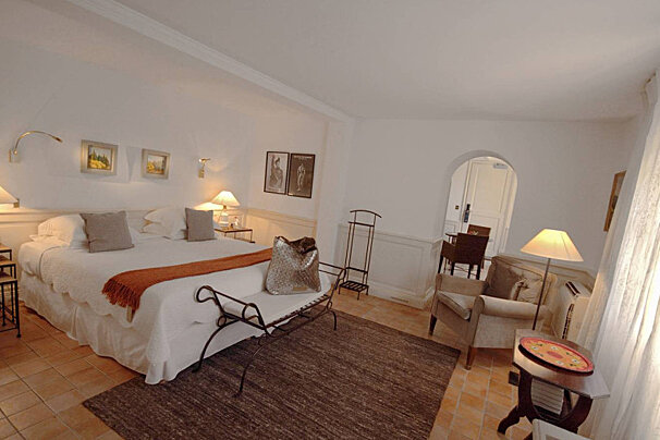 L'Oustau de Baumaniere Hotel, Les Baux double bedroom
