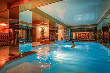 Pure Altitude Spa, Morzine indoor swimming pool