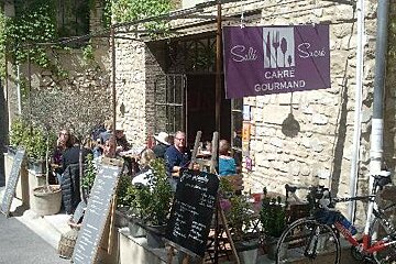 Carre Gourmand, Gigondas exterior