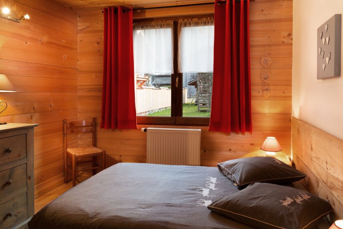 Les Armaillis 1 Chalet Apartments, Morzine double bedroom
