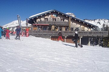 Les Lhottys Restaurant, Les Gets exterior