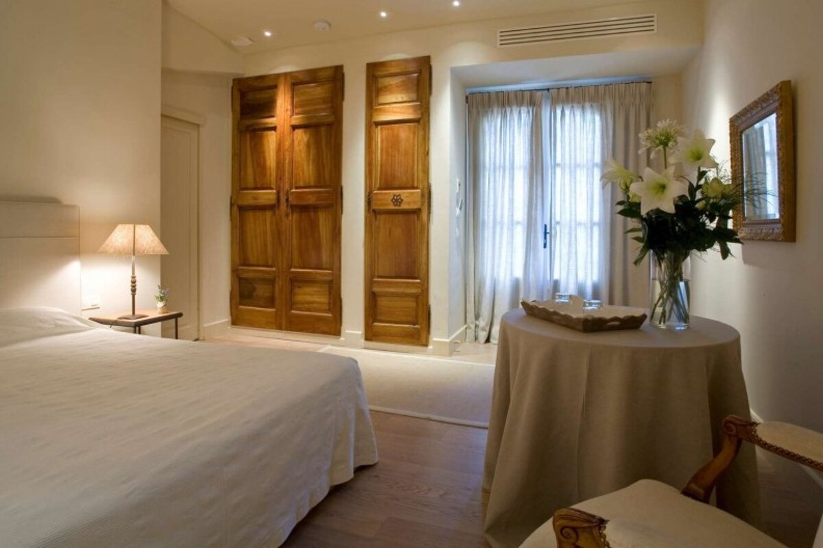 Benvengudo Hotel, Les Baux de Provence double bedroom