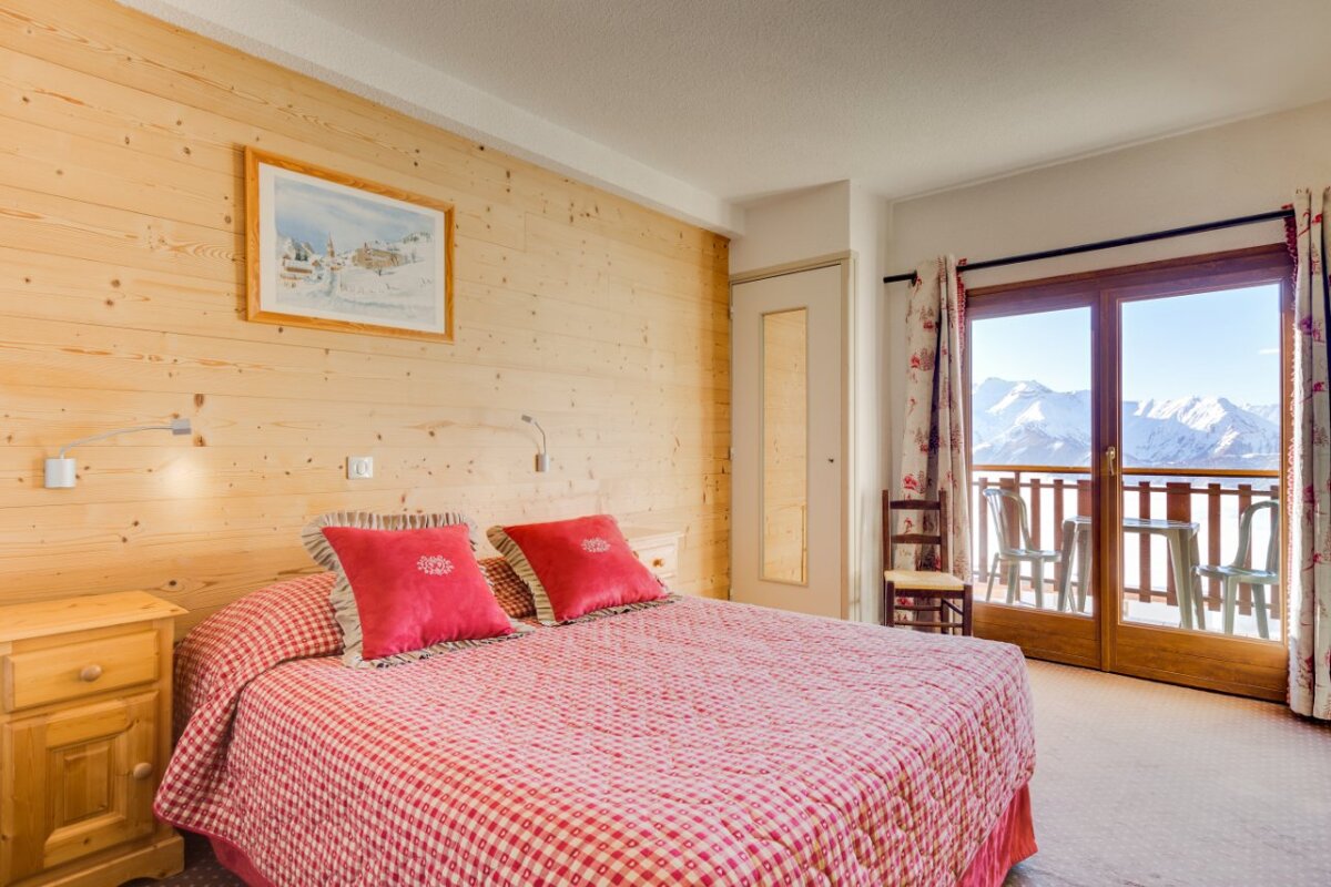 A bedroom with a bed and a picture on the wall