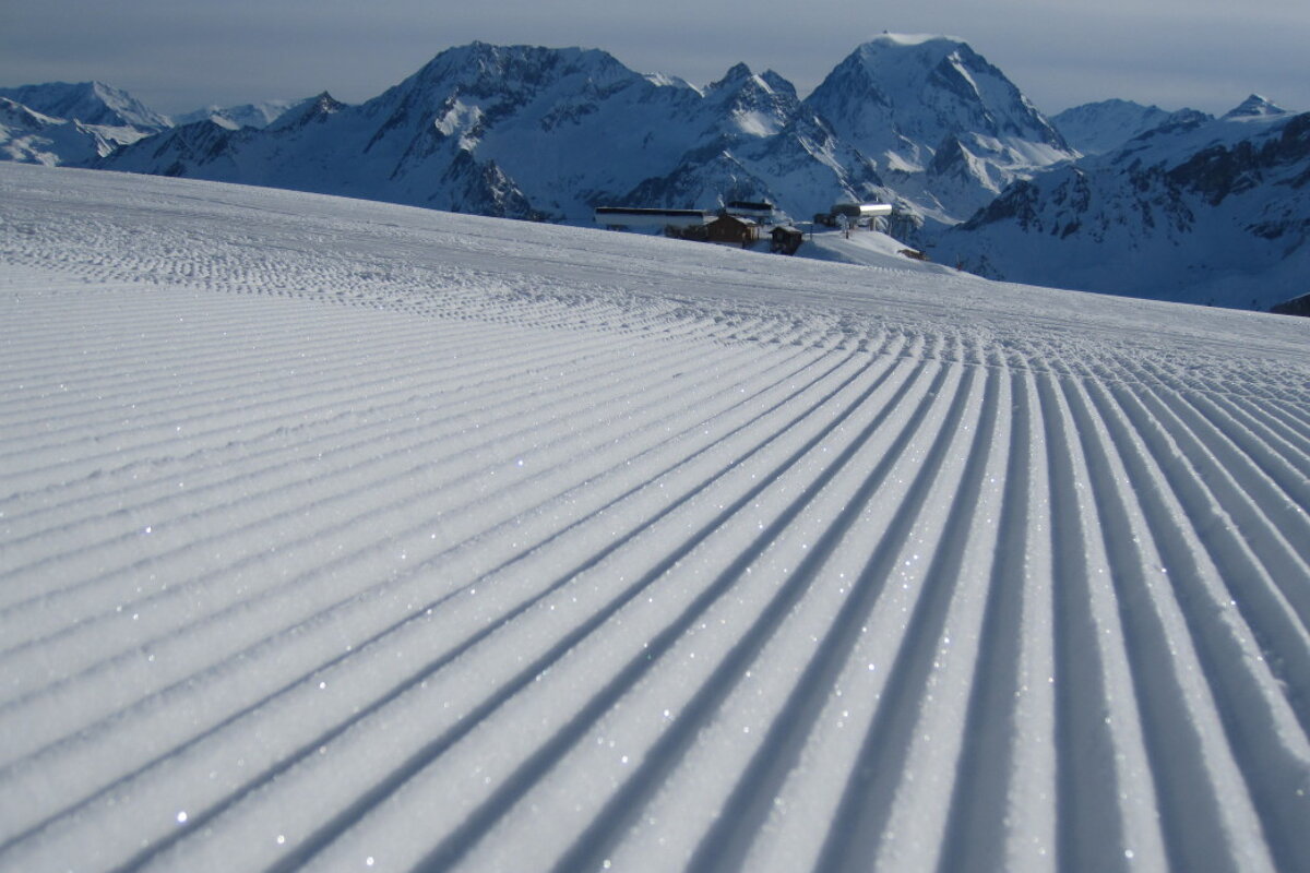 corduroy snow courchevel