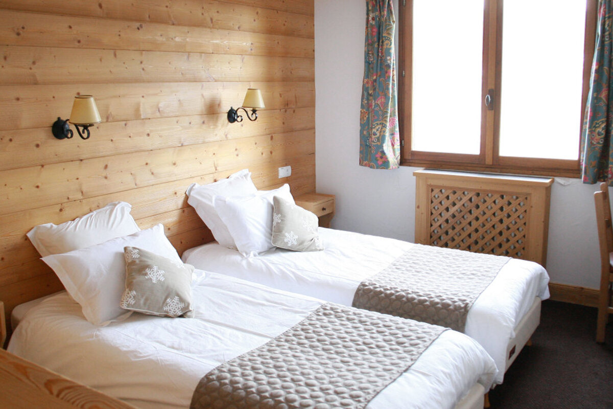 Les Flocons Hotel, Courchevel Village twin bedroom