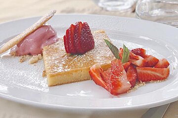 dessert at Colon Restaurant