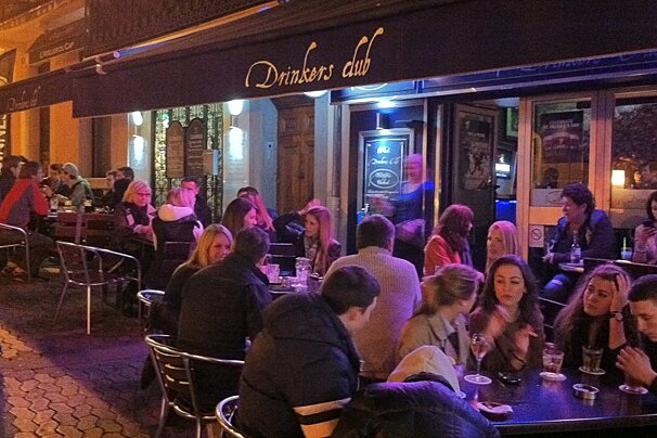 Drinkers Club, Antibes