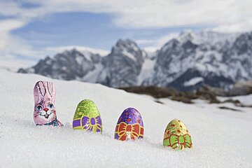 Easter eggs buried in the snow, Val Thorens
