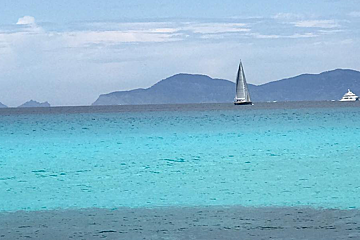 Grey's Anatomy star soaks up the sun in Ibiza