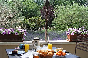 Le Clos des Lavandes B&B, Lacoste breakfast
