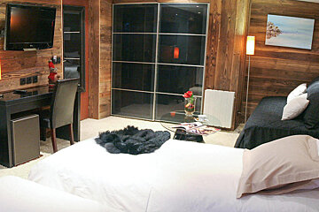 Le Montana Hotel, Argentiere twin bedroom