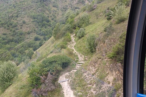 a walking trail near venosc
