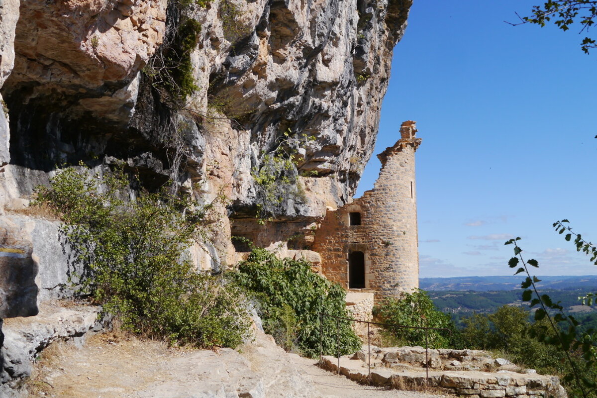 a ruined castle on the cliff above Autoire
