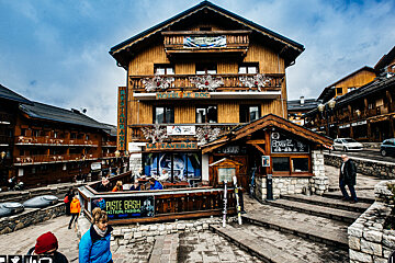 Bar La Taverne, Meribel Centre exterior