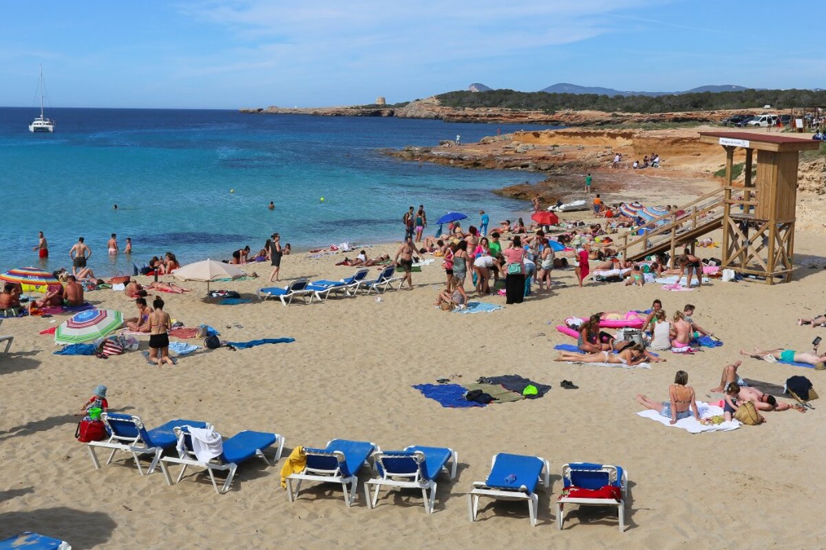 family beach cala conta ibiza