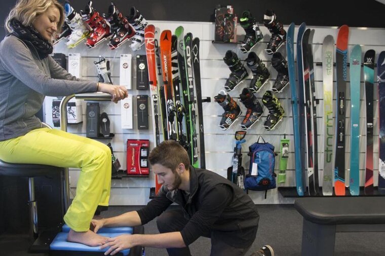 Skiset - Snowberry Ski Hire, Val Thorens shop interior