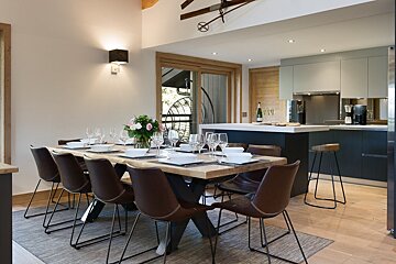 Annapurna A303 Penthouse Apartment, Les Gets dining room