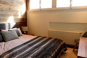 Athenee 21 Apartment, Verbier - Centre double bedroom