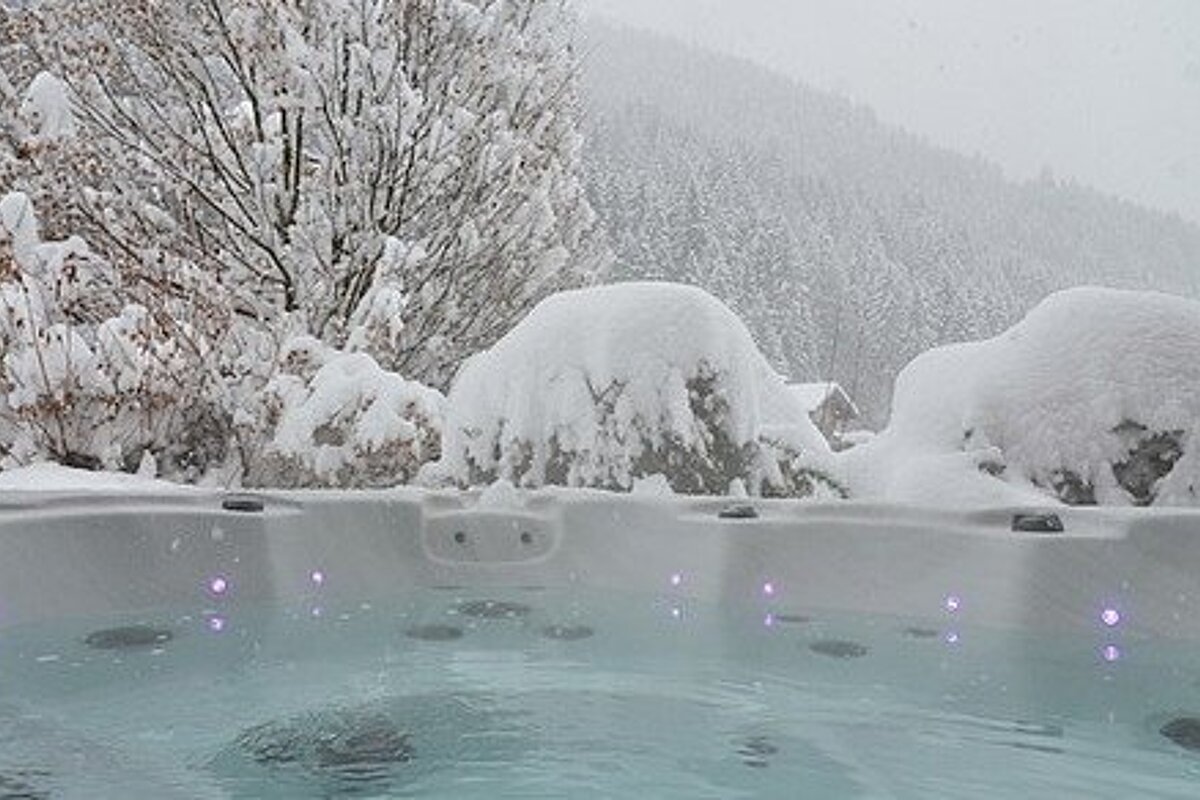 Des Amis Chalet, near Avoriaz jacuzzi