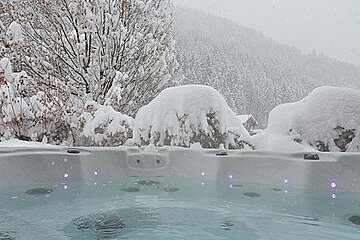 Des Amis Chalet, near Avoriaz jacuzzi
