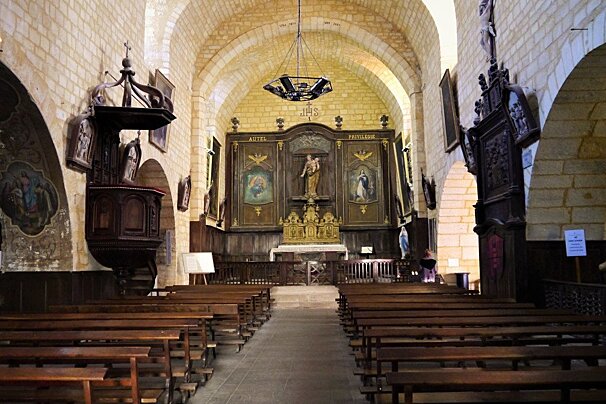 inside of the church in Domme