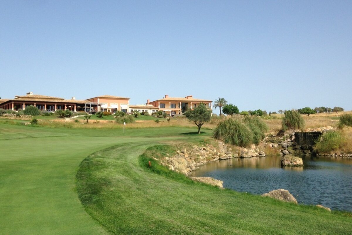 view up the magnificent 18th hole at golf son gual mallorca
