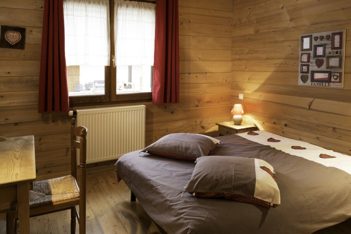 Les Armaillis 1 Chalet Apartments, Morzine double bedroom