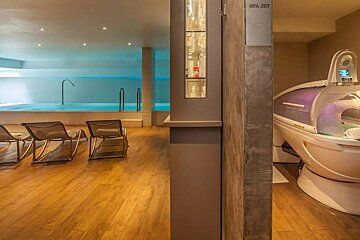 A spa with a sign that says spa jet