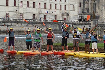 Stand up paddle boarders ont he river in brantome