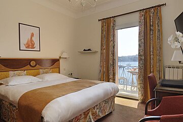 Hotel Welcome, Villefranche-sur-Mer double bedroom