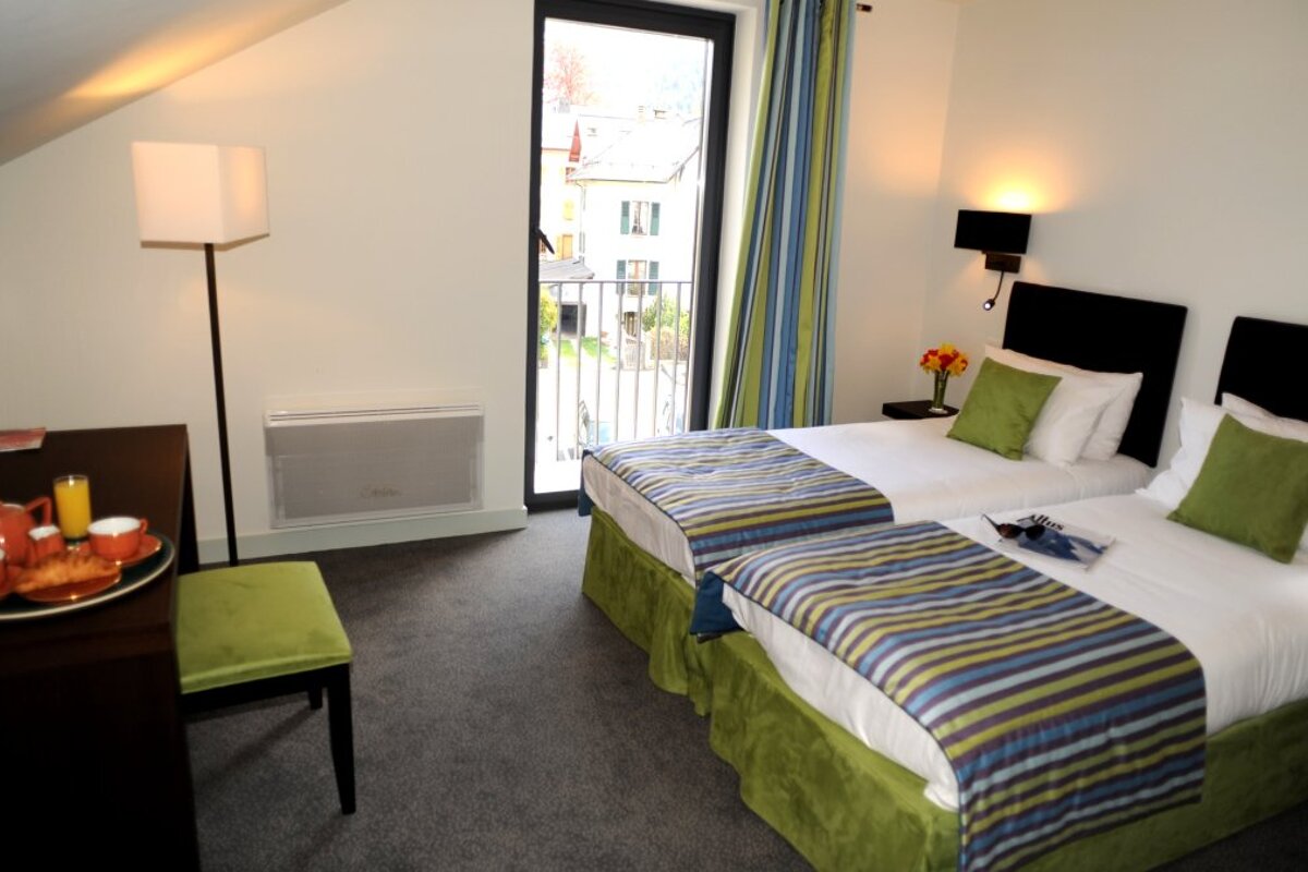 Les Lanchers Hotel, Chamonix twin bedroom