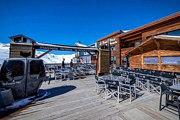 Rendez-Vous Bar Cafe, Val Thorens terrace