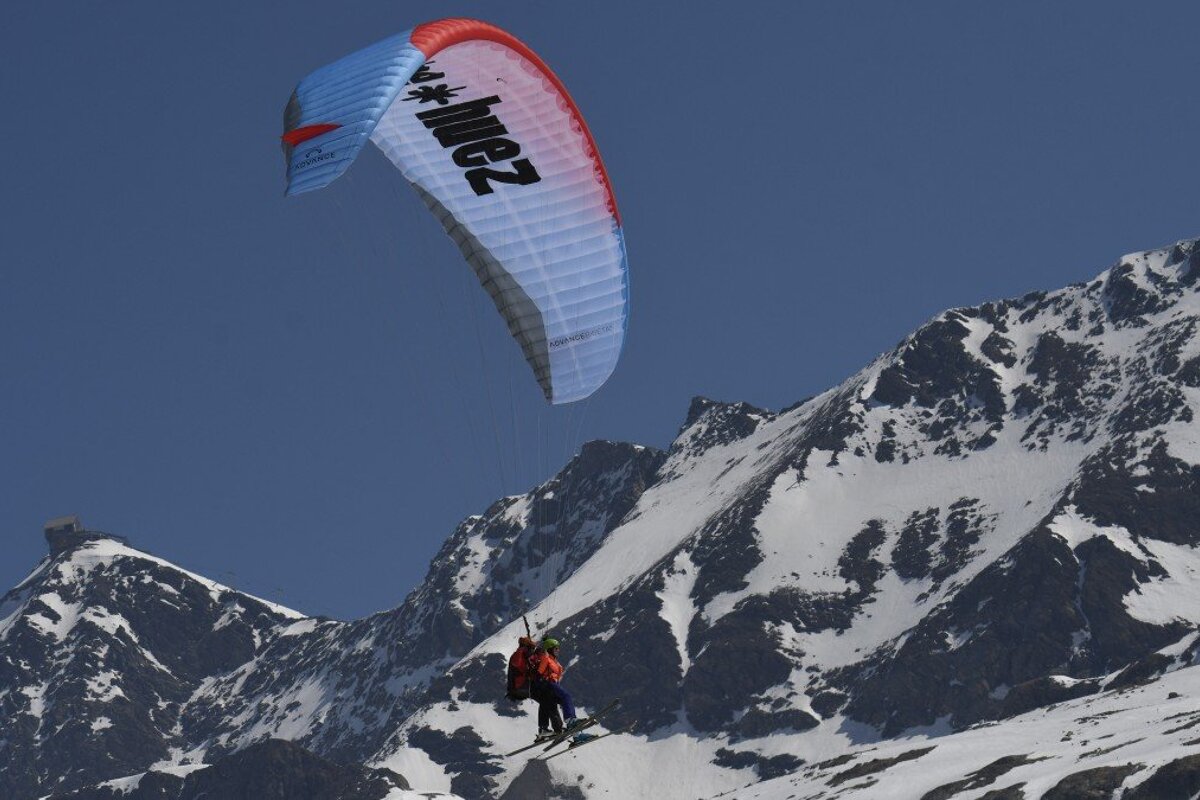 Winter Paragliding, Alpe d'Huez