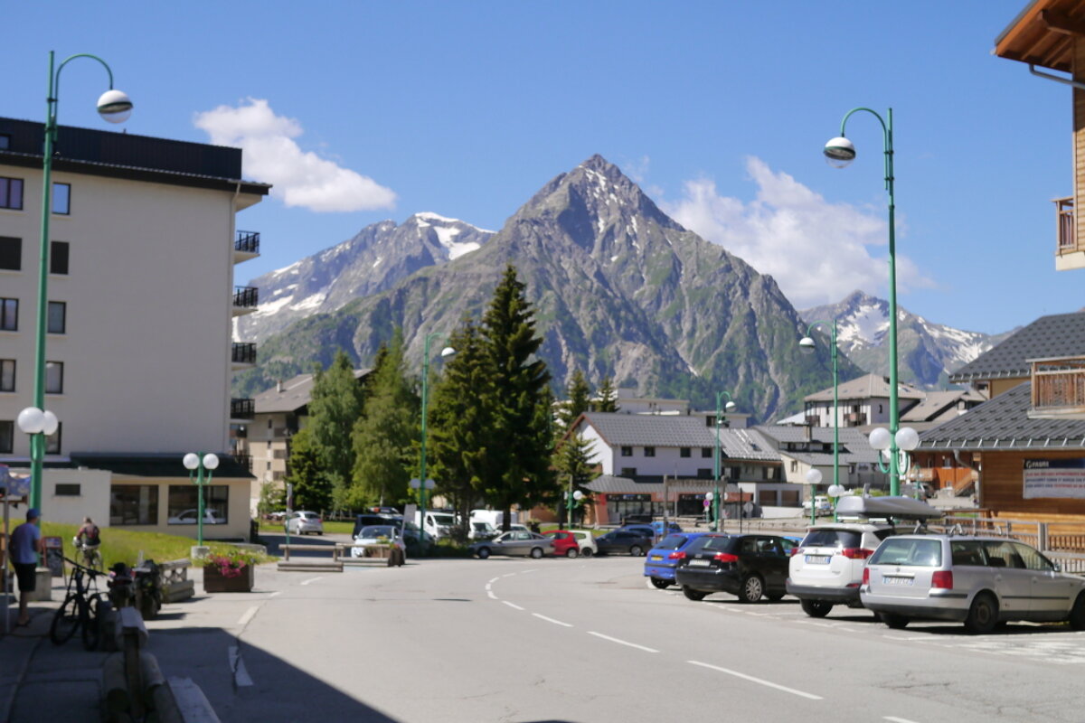 summer views of 2 Alpes