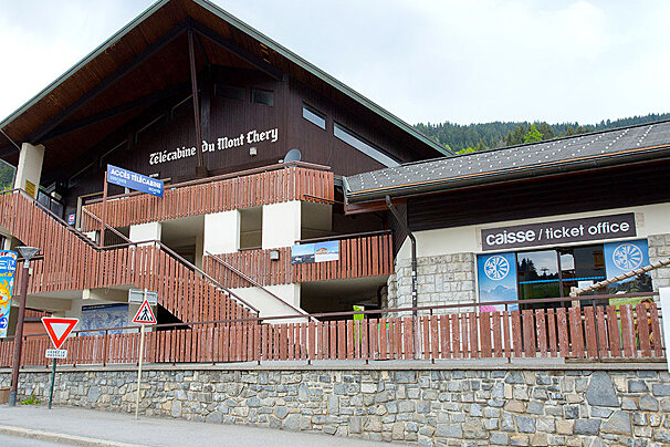 a picture of the front of a lift pass office