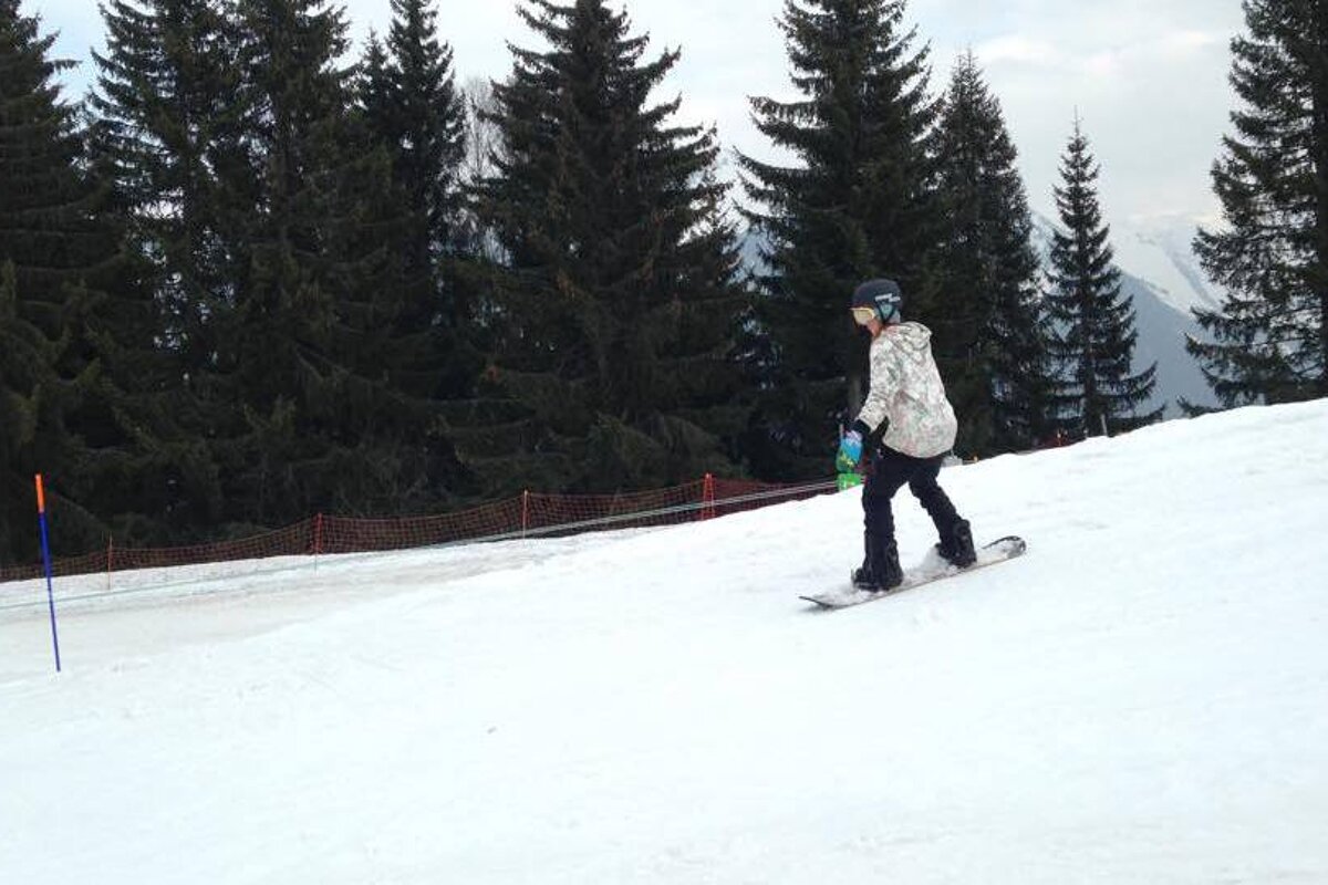 a beginner snowboarder taking it steady