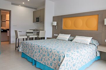 Hoposa Montelin Apartments, Puerto Pollenca family room