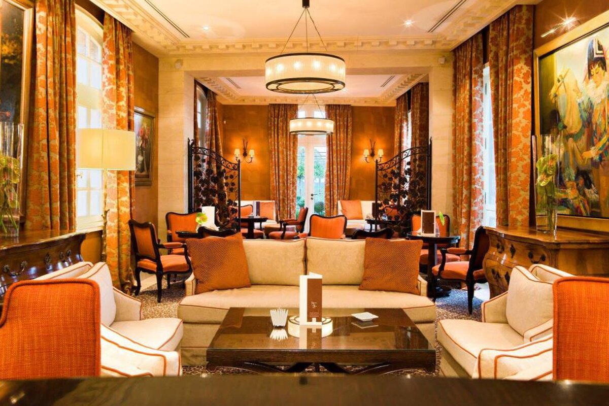 Hostellerie de Plaisance, Saint Emilion lounge room 