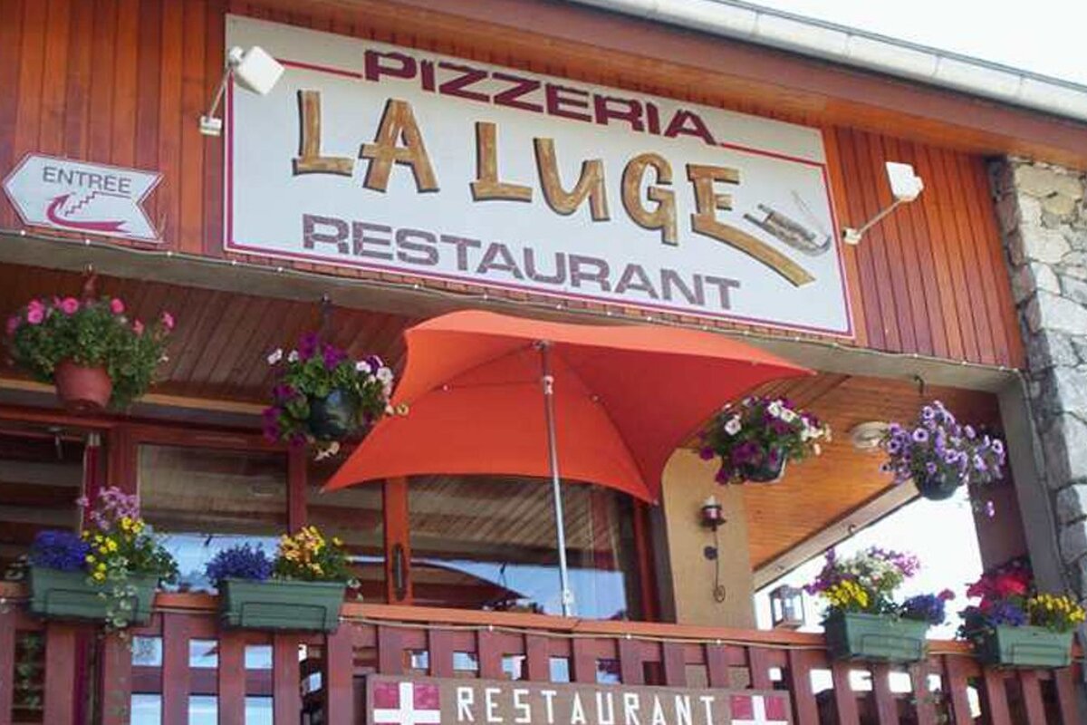 La Luge Restaurant & Pizzeria, Montalbert exterior
