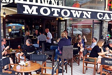 Motown Cafe, Les Deux Alpes terrace