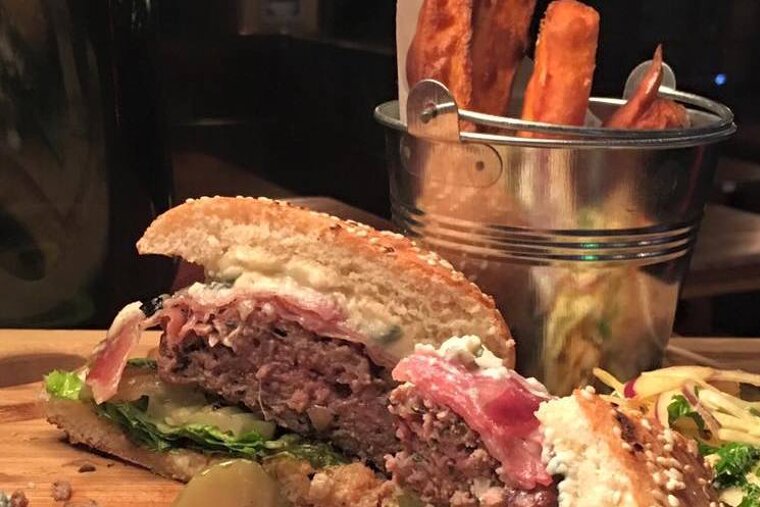 Smithy's Tavern Restaurant, Alpe d'Huez style of cuisine