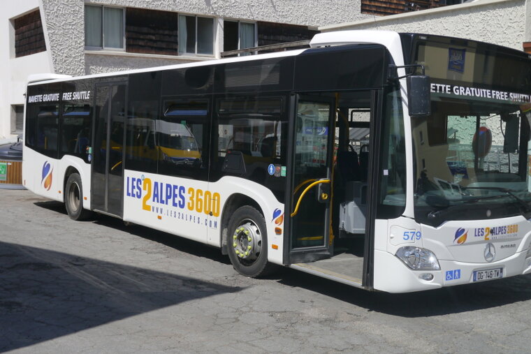 a bus in 2 alpes