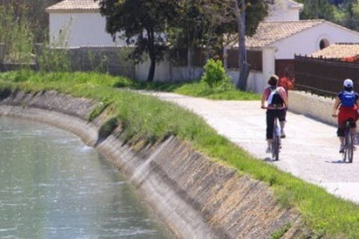 Cycling the canals of Carpentras