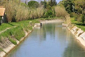Cycling the canals of Carpentras