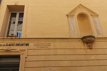 a creamy yellow building in aix en provence